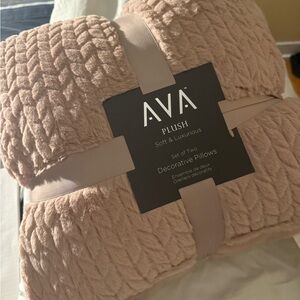 Plush Decorative Pillows - Soft Pink